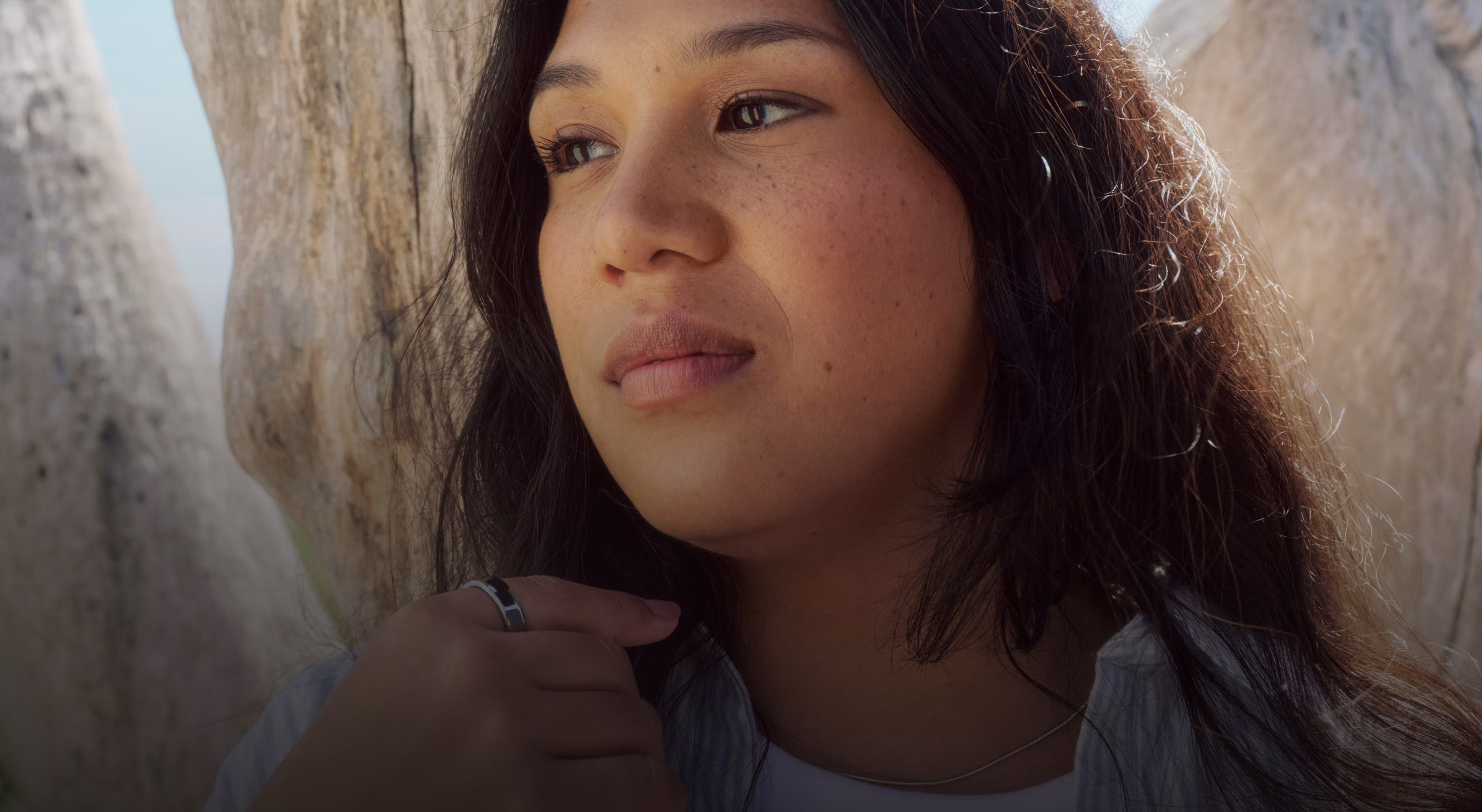 Woman wearing an Oura Ring 5 