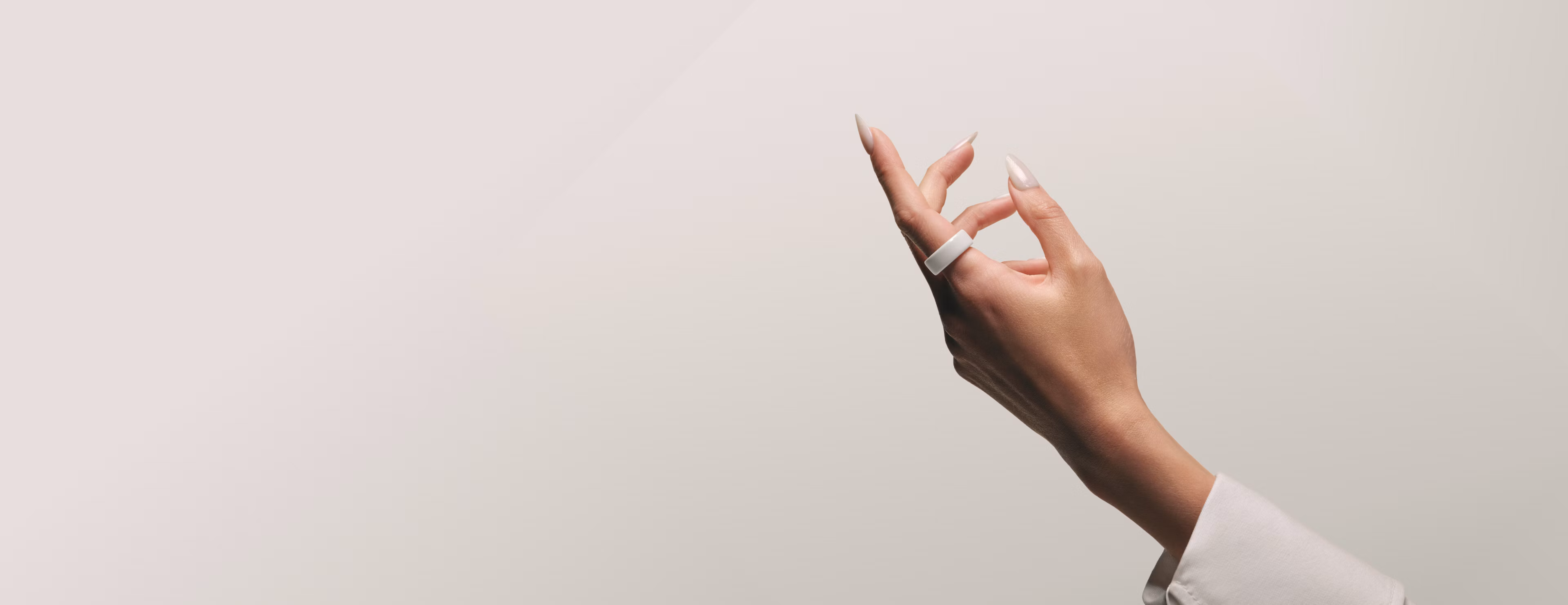 A man uses a sizing kit to determine his Oura Ring size